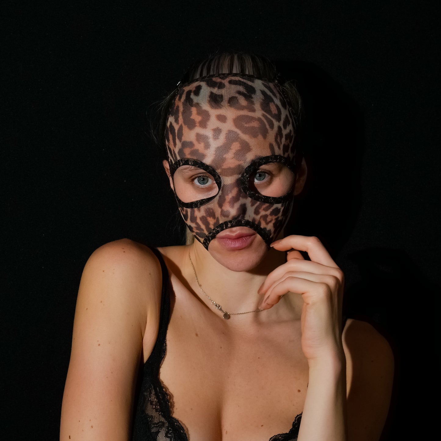 Black Bondage Mask #250