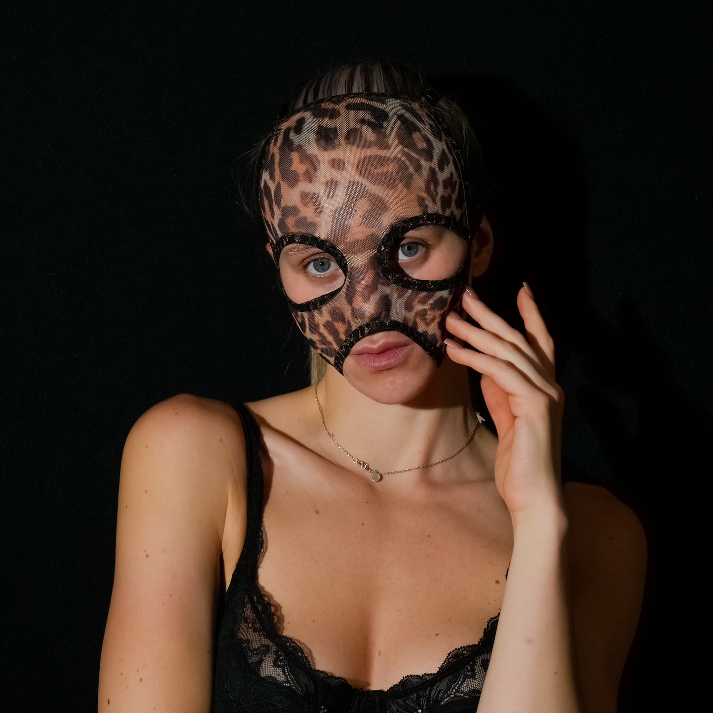 Black Bondage Mask #250